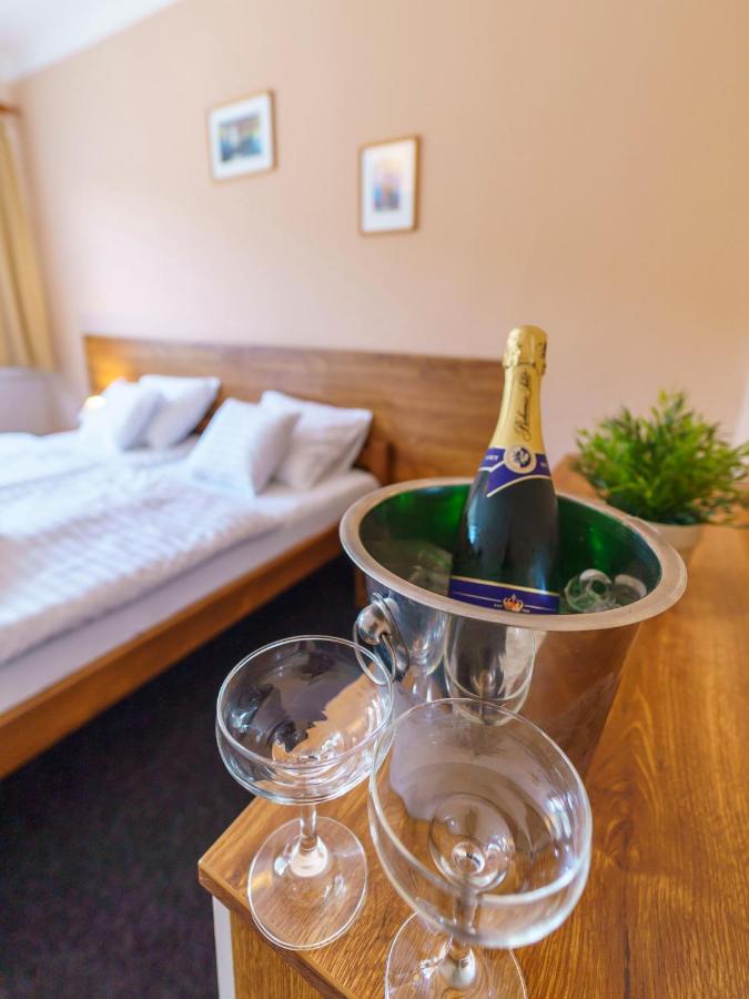 Hotel Hladina Nebrich Экстерьер фото